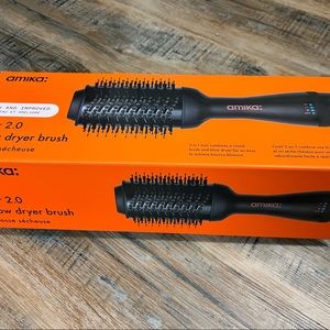 Amika Blow Dryer Brush 2.0